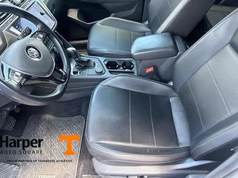 Used 2018 Volkswagen Tiguan SE w/ Panoramic Sunroof Package AWD/4WD image 12