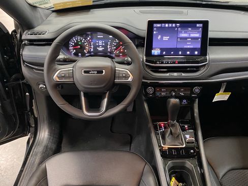 Certified 2026 Jeep Compass Latitude AWD/4WD image 11
