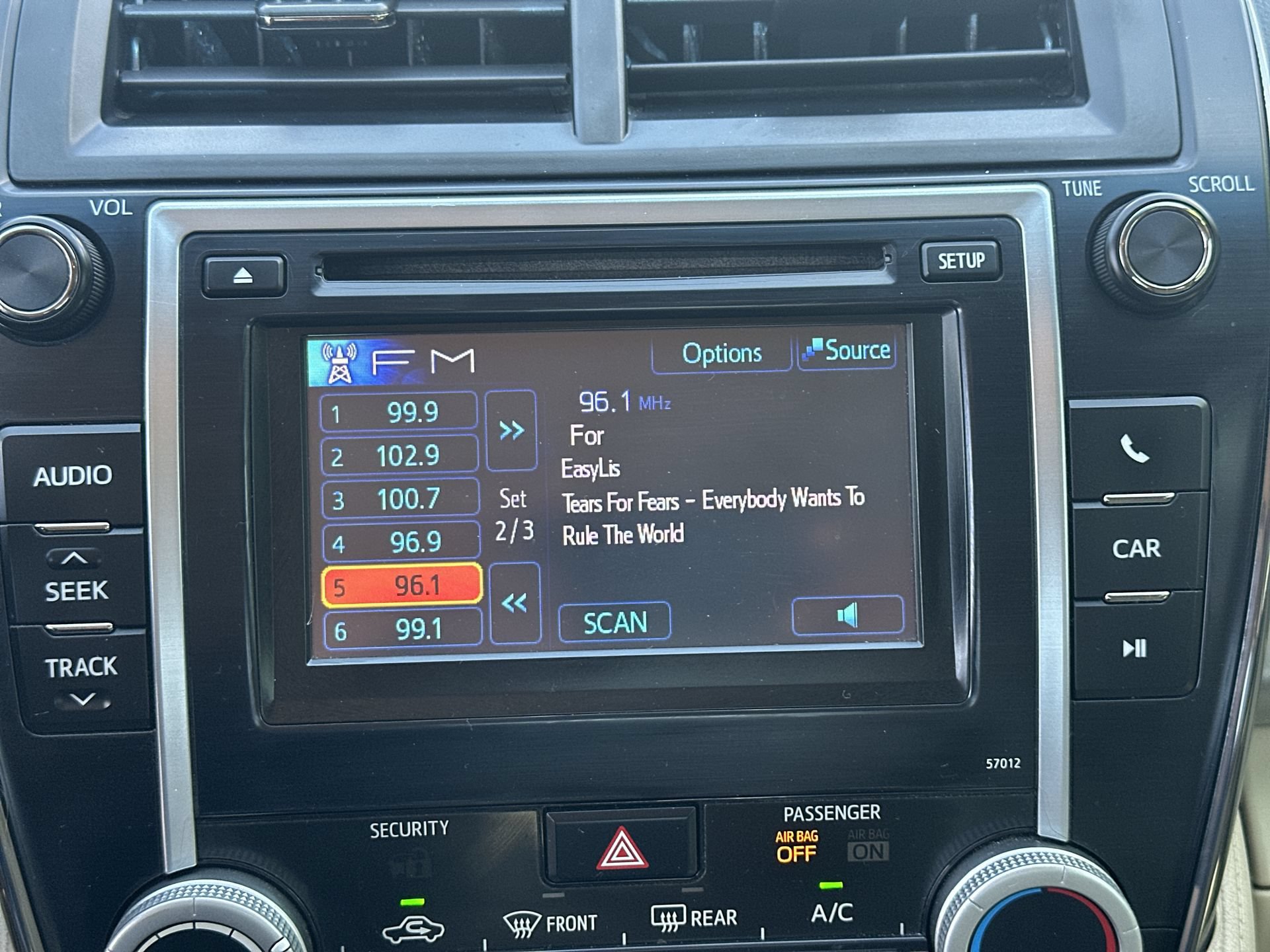 Used 2012 Toyota Camry LE FWD image 25