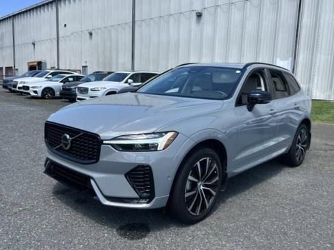 Used 2024 Volvo XC60 B5 Plus w/ Protection Package Premier AWD/4WD image 3