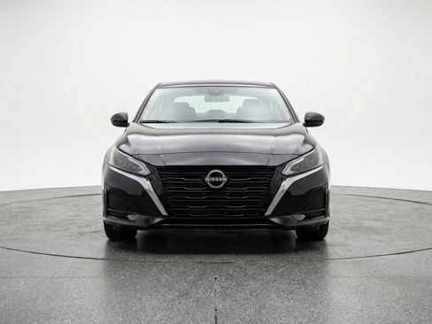 Used 2025 Nissan Altima 2.5 SV image 2