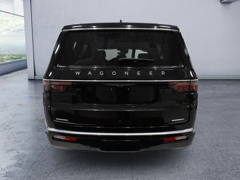 Used 2023 Jeep Wagoneer Series III w/ Preferred Equipment Group AWD/4WD image 4