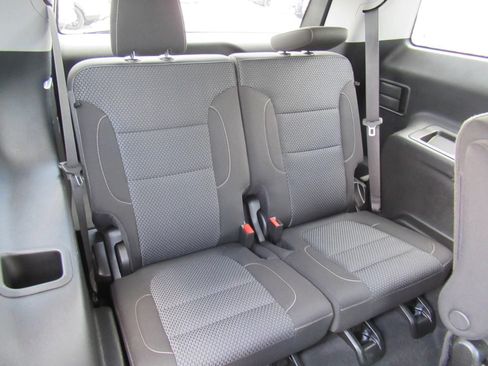 Used 2023 GMC Acadia SLE w/ Driver Convenience Package FWD image 34
