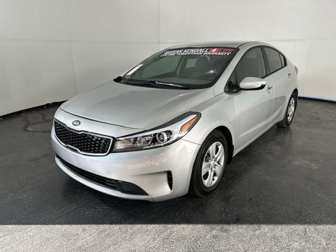 Used 2017 Kia Forte LX image 6