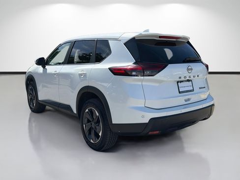 Used 2024 Nissan Rogue SV AWD/4WD image 5