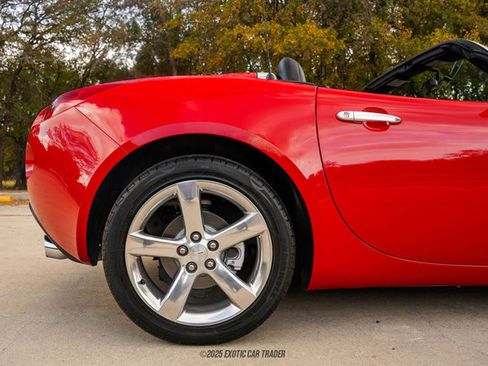 Used 2006 Pontiac Solstice Convertible w/ Premium Package image 10