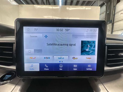 Used 2022 Ford Explorer XLT w/ Equipment Group 202A image 12