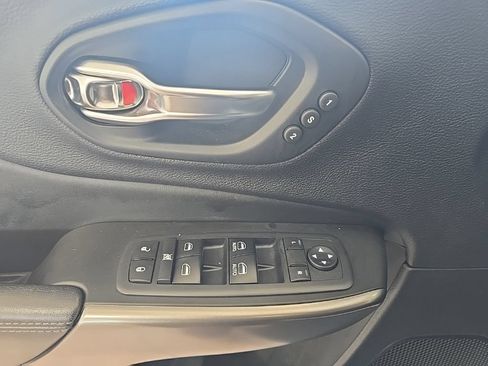 Used 2019 Jeep Cherokee Limited AWD/4WD image 15