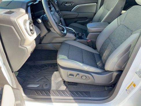 Used 2024 Chevrolet Colorado ZR2 w/ Technology Package image 4