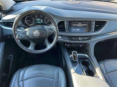Used 2018 Buick Enclave Essence image 7