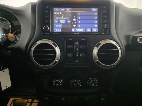 Used 2016 Jeep Wrangler Unlimited Sahara w/ Dual Top Group image 11