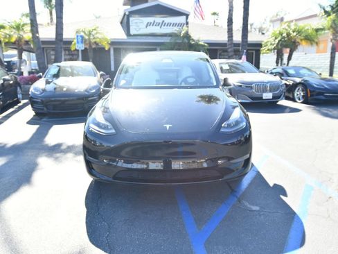 Used 2024 Tesla Model Y Long Range AWD/4WD image 2