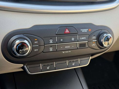 Used 2017 Kia Sorento LX w/ LX Convenience Package image 24