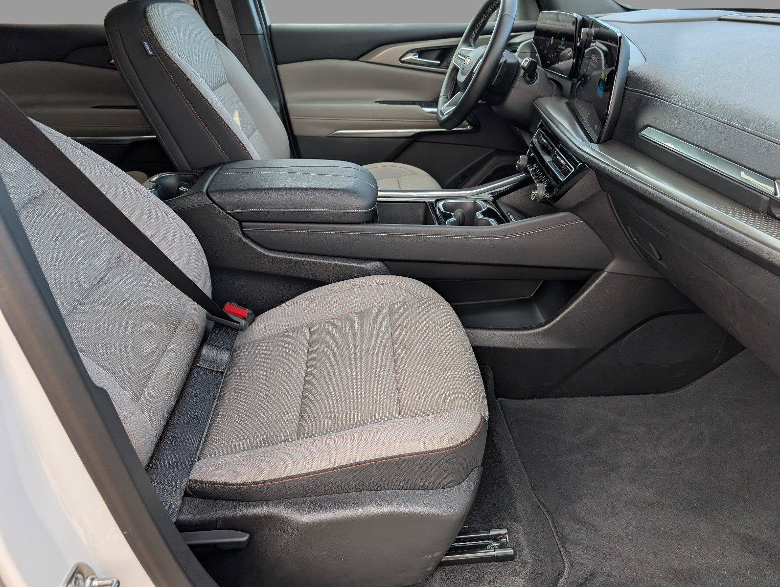 Used 2026 Chevrolet Traverse LT w/ Driver Confidence Package FWD image 40