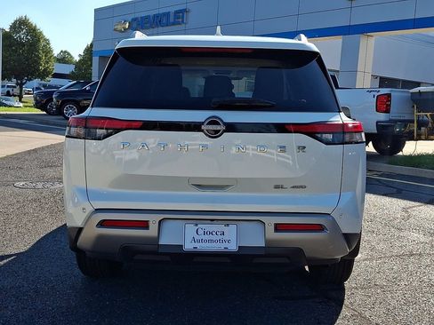 Used 2022 Nissan Pathfinder SL AWD/4WD image 7
