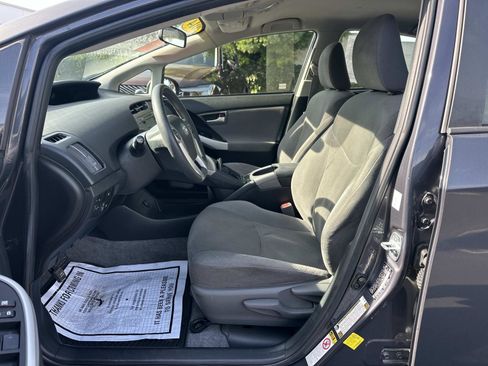 Used 2014 Toyota Prius Plug-In Hybrid image 17