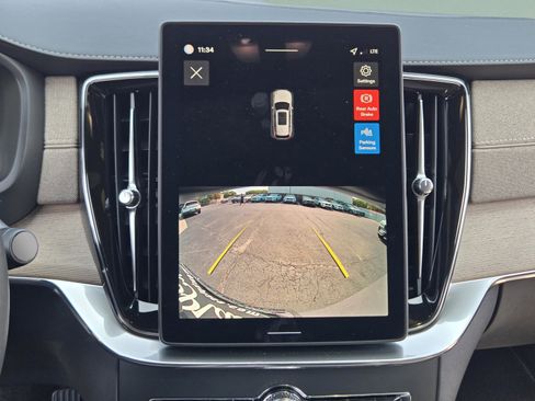 New 2026 Volvo XC90 B5 Core w/ Protection Package Premier image 15