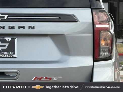 Used 2024 Chevrolet Suburban RST image 9