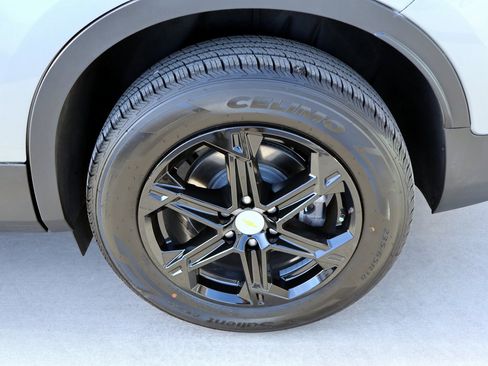 Used 2025 Chevrolet Blazer LT image 9