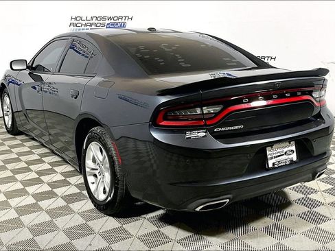 Used 2019 Dodge Charger SXT RWD image 8