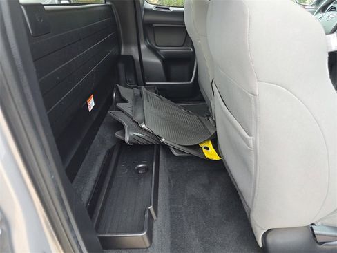 Certified 2022 Toyota Tacoma SR image 18