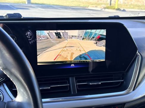 Used 2024 Chevrolet Trax LT w/ LT Convenience Package image 27