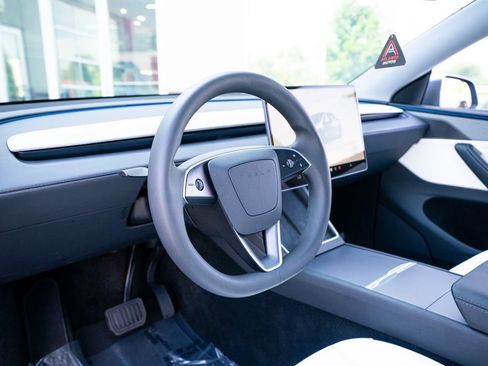 Used 2026 Tesla Model Y Long Range AWD/4WD image 29