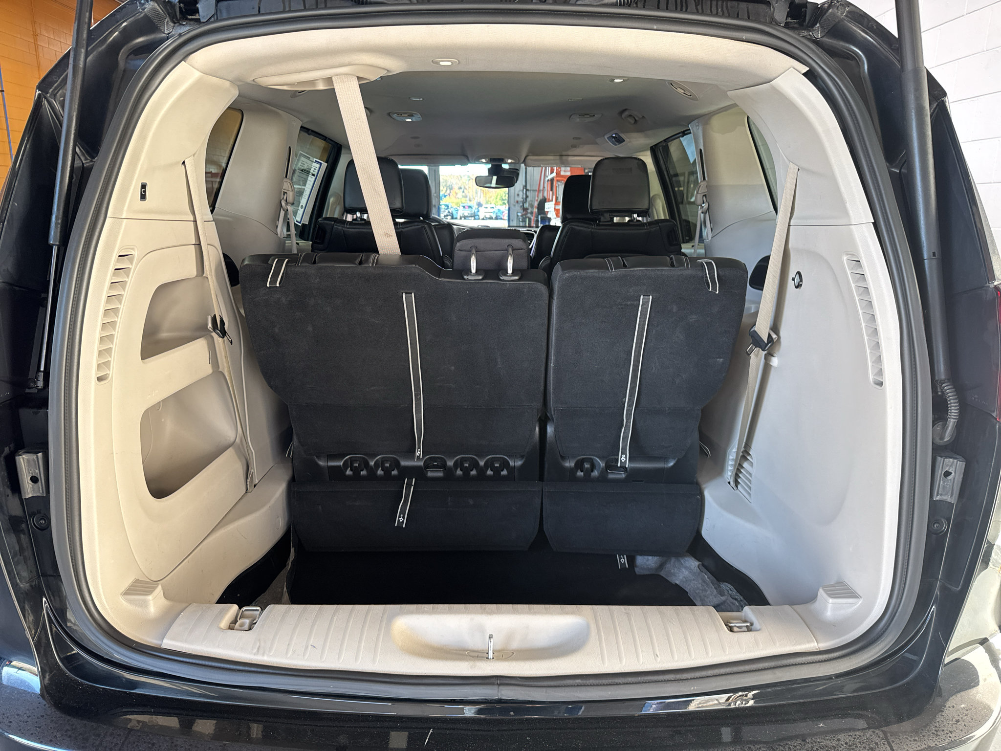 Used 2024 Chrysler Pacifica Touring-L FWD image 22