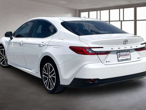 Used 2025 Toyota Camry XLE FWD image 4