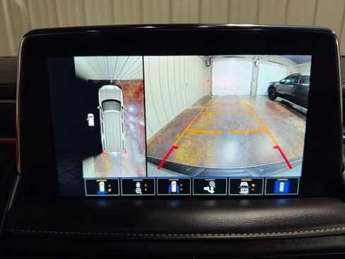 Used 2023 GMC Yukon XL SLT w/ SLT Premium Package AWD/4WD image 44