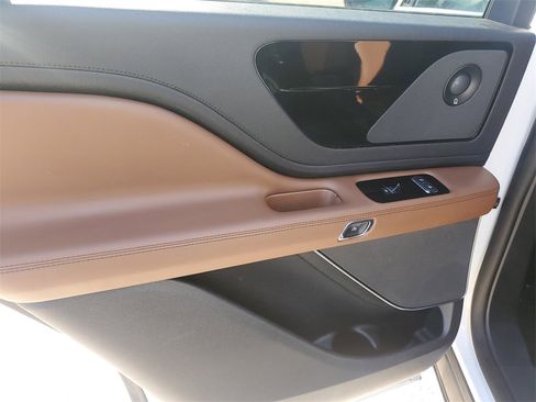 Used 2020 Lincoln Aviator Reserve w/ Elements Package Plus image 9