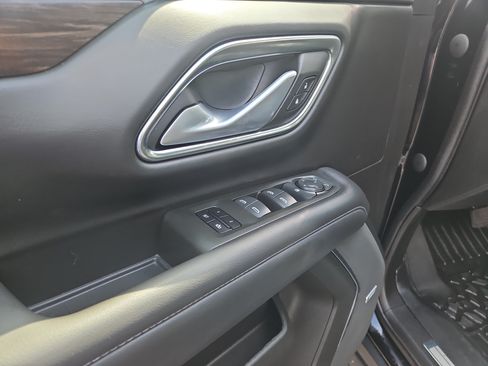 Used 2022 Chevrolet Suburban LT AWD/4WD image 20