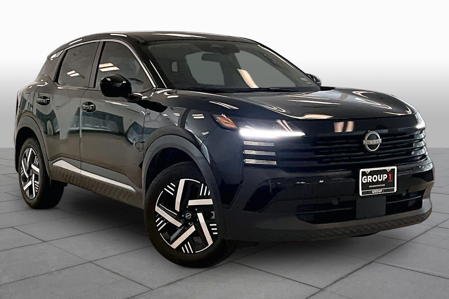 Used 2025 Nissan Kicks SV FWD image 2
