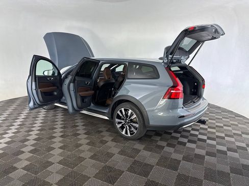 Used 2023 Volvo V60 B5 Cross Country Ultimate AWD/4WD image 21