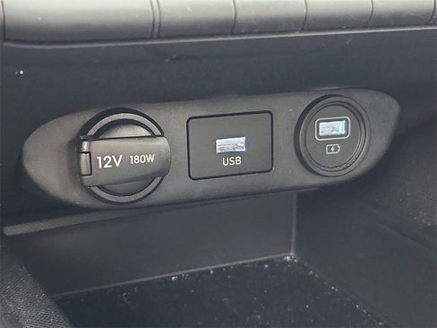 Certified 2023 Hyundai Elantra SE image 22