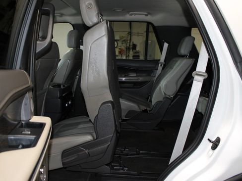 Used 2018 Ford Expedition Limited w/ Driver Assistance Package RWD image 34
