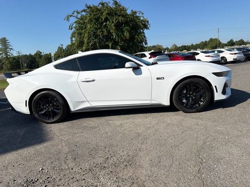 Used 2025 Ford Mustang GT RWD image 3