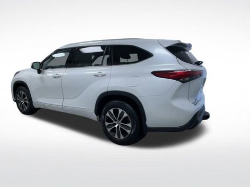 Used 2022 Toyota Highlander XLE AWD/4WD image 21