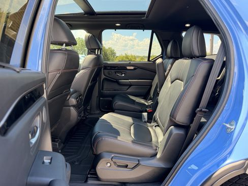 Used 2025 Honda Pilot TrailSport image 29