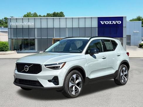 Certified 2026 Volvo XC40 B5 Plus AWD/4WD image 1