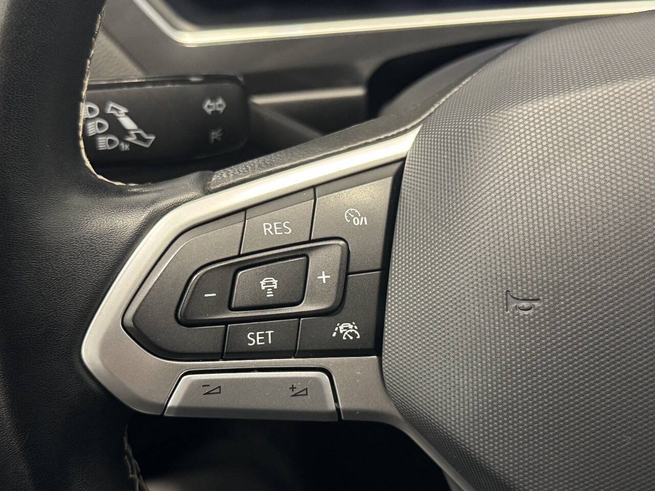 Used 2023 Volkswagen Tiguan SE AWD/4WD image 26