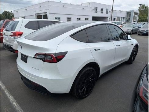 Used 2023 Tesla Model Y Long Range AWD/4WD image 44