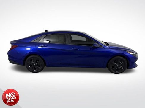 Used 2023 Hyundai Elantra SEL w/ Preferred Accessory Package image 2