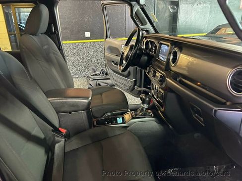 Used 2020 Jeep Wrangler Unlimited Sahara w/ Dual Top Group AWD/4WD image 19