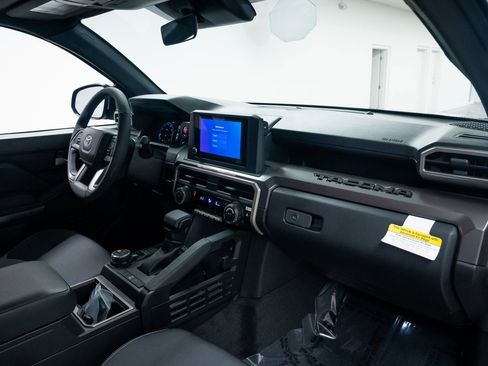 Used 2025 Toyota Tacoma TRD Off-Road image 24