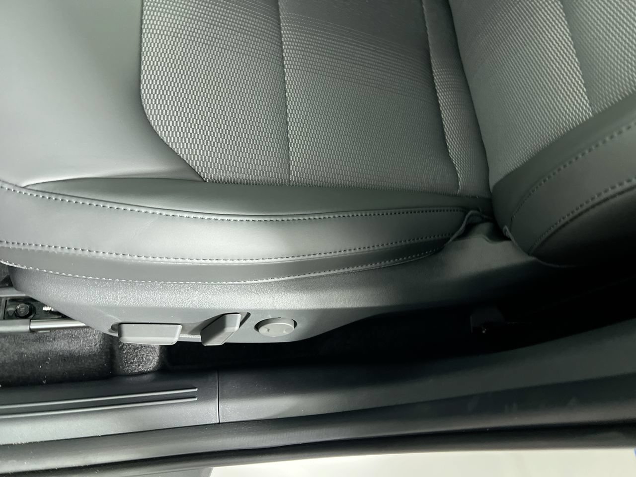 New 2026 Kia Niro Wind FWD image 13