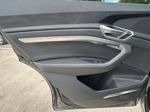 Used 2021 Audi e-tron Premium Plus w/ Premium Plus Package image 16