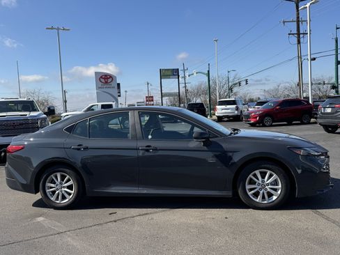 Used 2025 Toyota Camry LE image 16