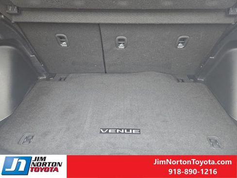 Used 2025 Hyundai Venue SEL FWD image 32