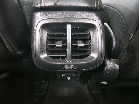 Used 2017 Jeep Cherokee Limited image 16